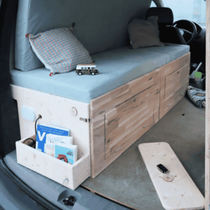 Aménagement caddy court Nomadeway création avec lit peigne
